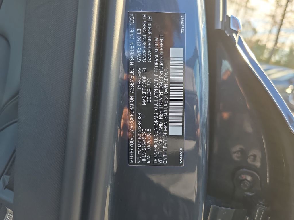 Certified 2025 Volvo XC90 B5 Core image 40