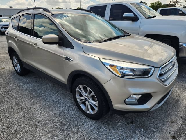 Used 2018 Ford Escape SE w/ SE Sync 3 Package FWD image 1