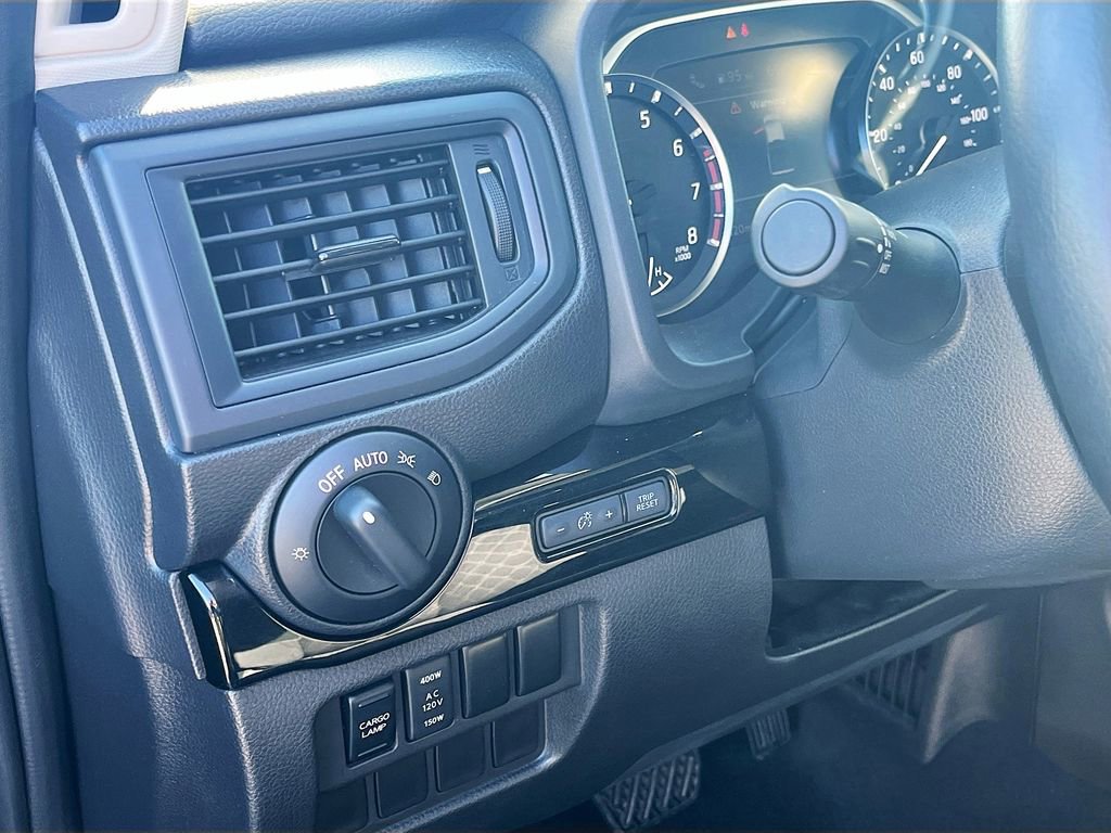 Used 2024 Nissan Titan SV w/ SV Convenience Package image 10