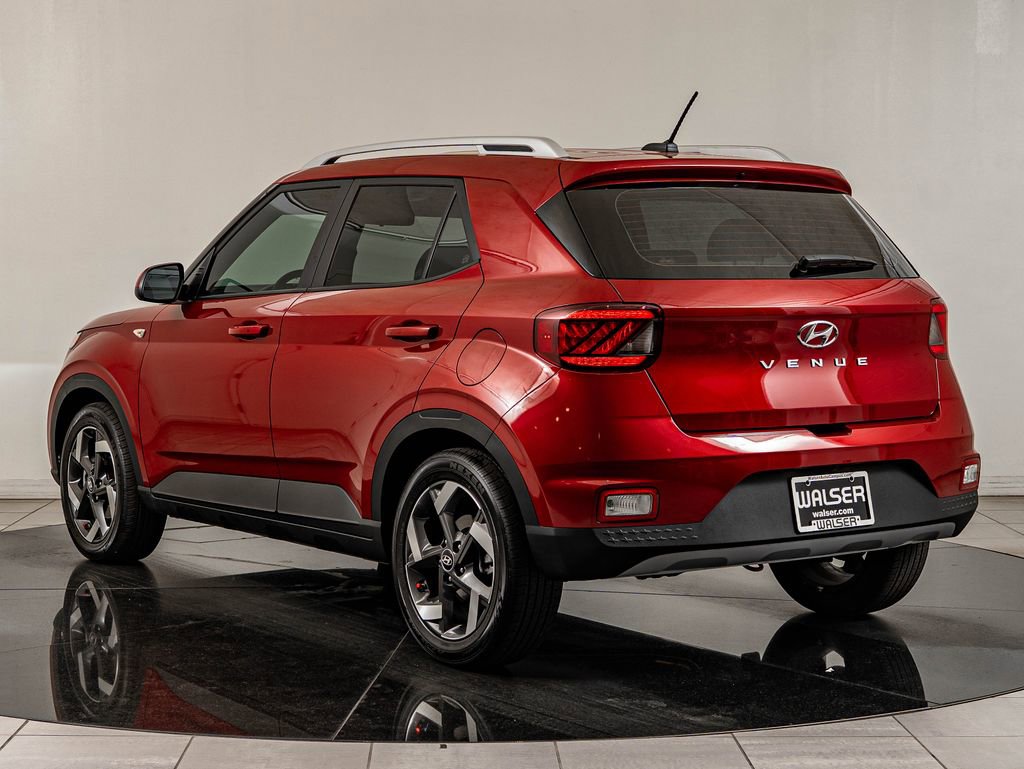 Used 2025 Hyundai Venue Limited FWD image 7