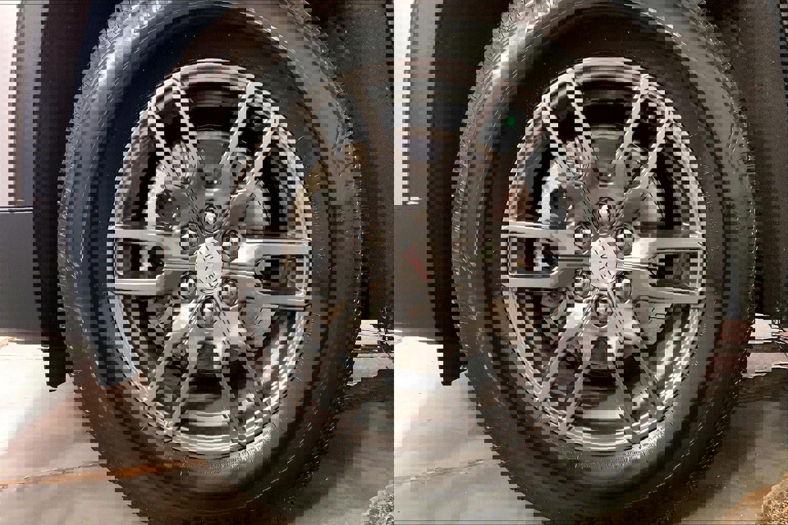 Used 2025 GMC Acadia Elevation FWD image 9