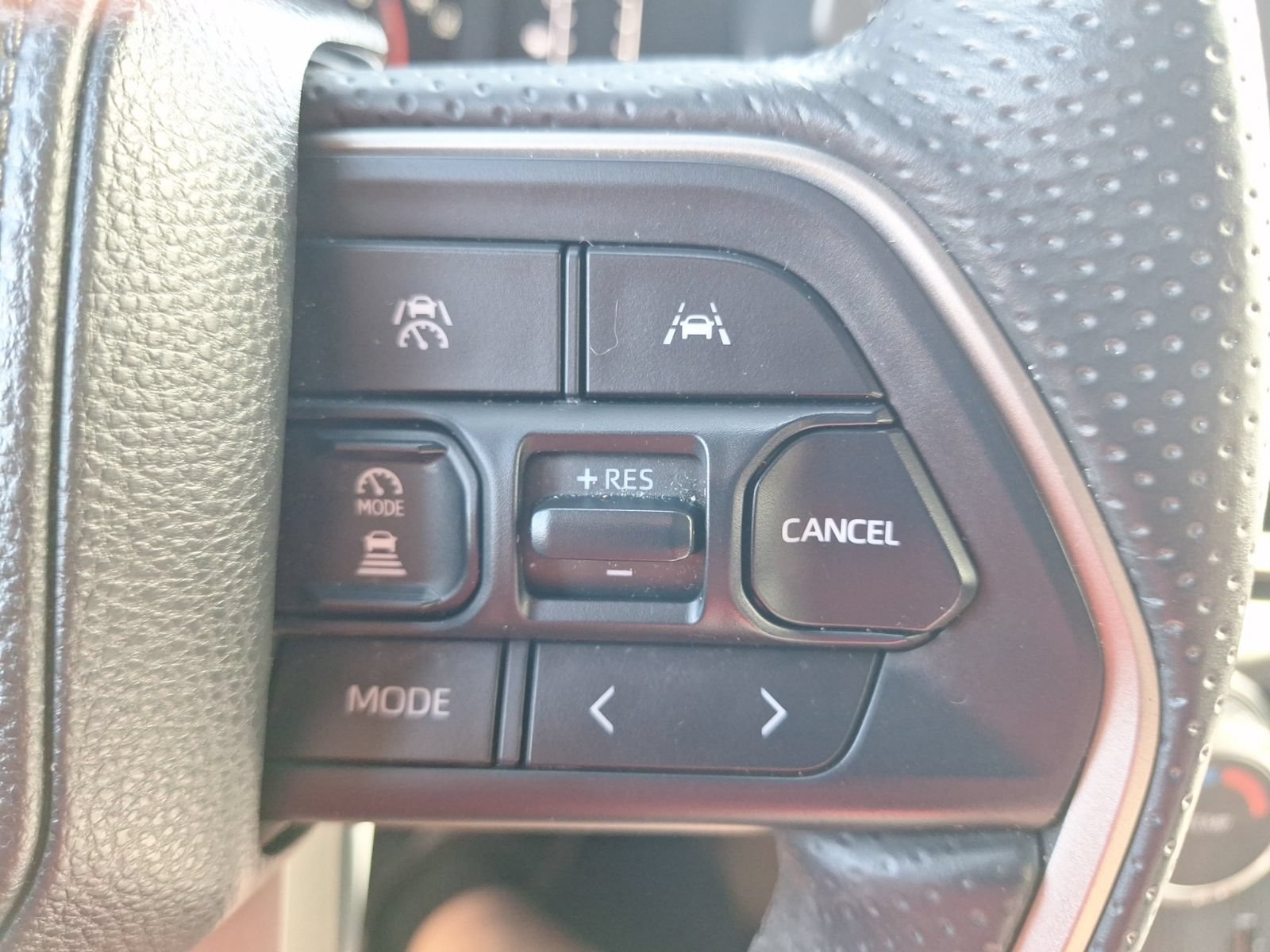 Used 2025 Toyota 4Runner SR5 AWD/4WD image 19