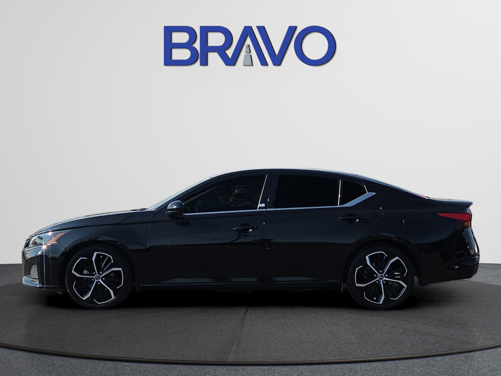 Used 2023 Nissan Altima 2.5 SR FWD image 2