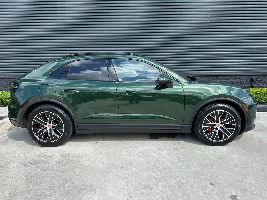 Certified 2025 Porsche Macan 4S Electric AWD/4WD image 10