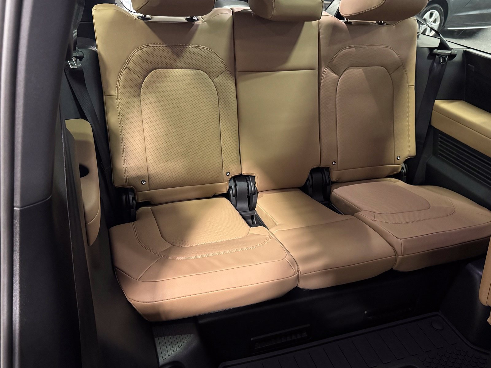New 2026 Land Rover Defender 130 X-Dynamic SE AWD/4WD image 48