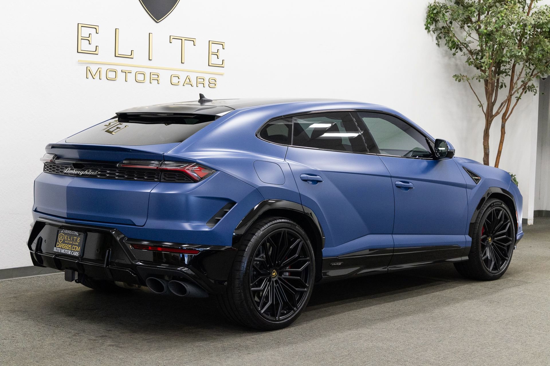 Used 2025 Lamborghini Urus SE image 11