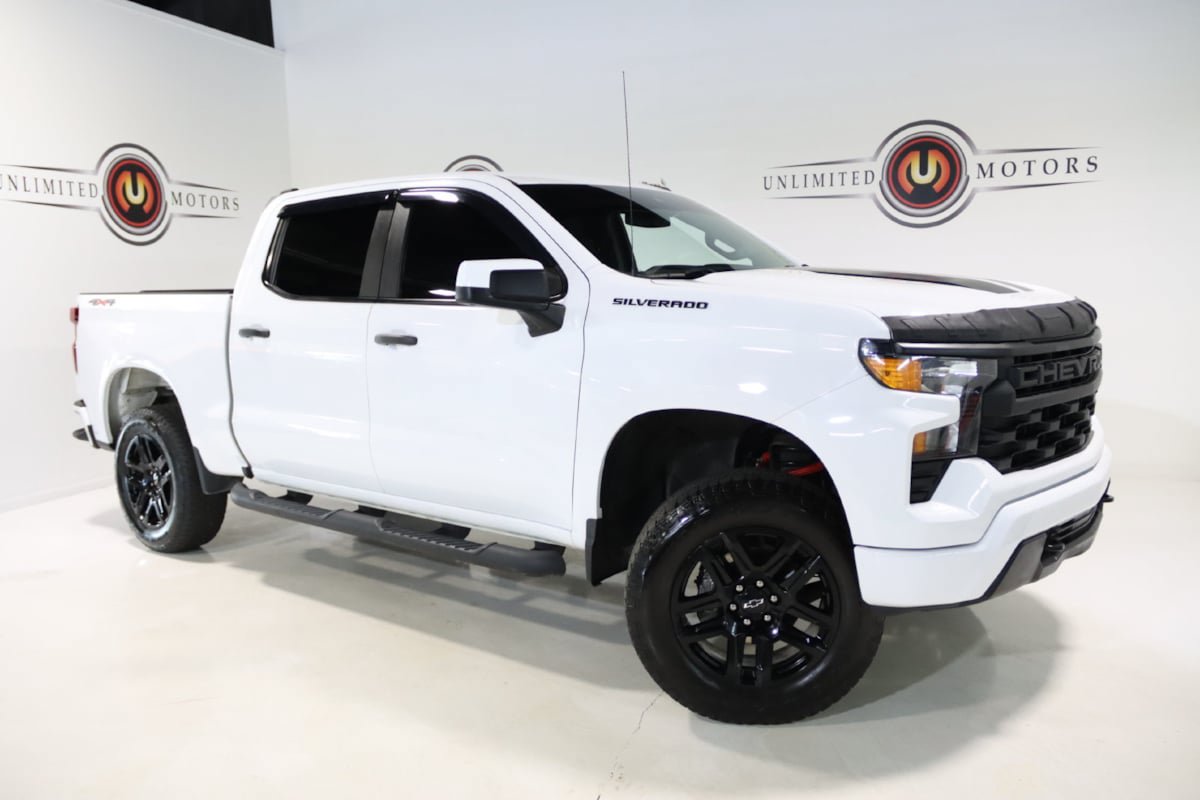 Used 2023 Chevrolet Silverado 1500 Custom w/ Rally Edition AWD/4WD image 6