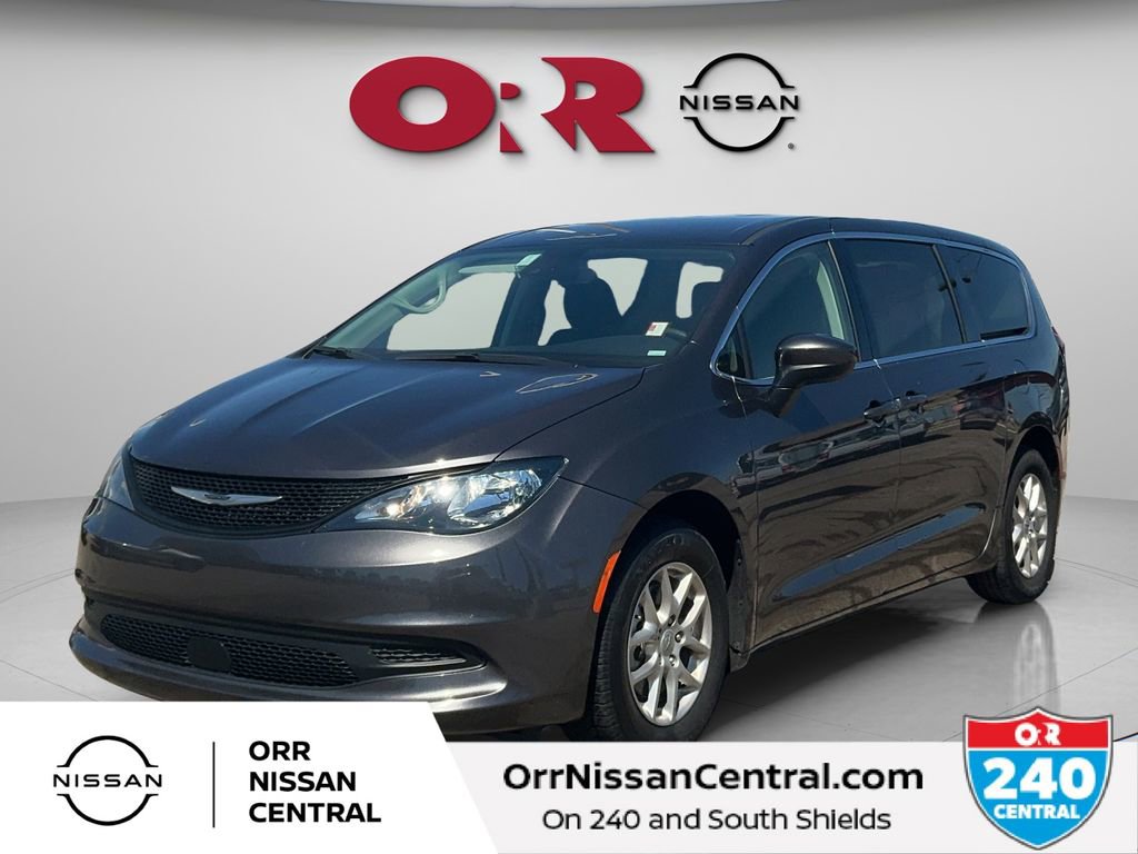 Used 2023 Chrysler Voyager LX image 1