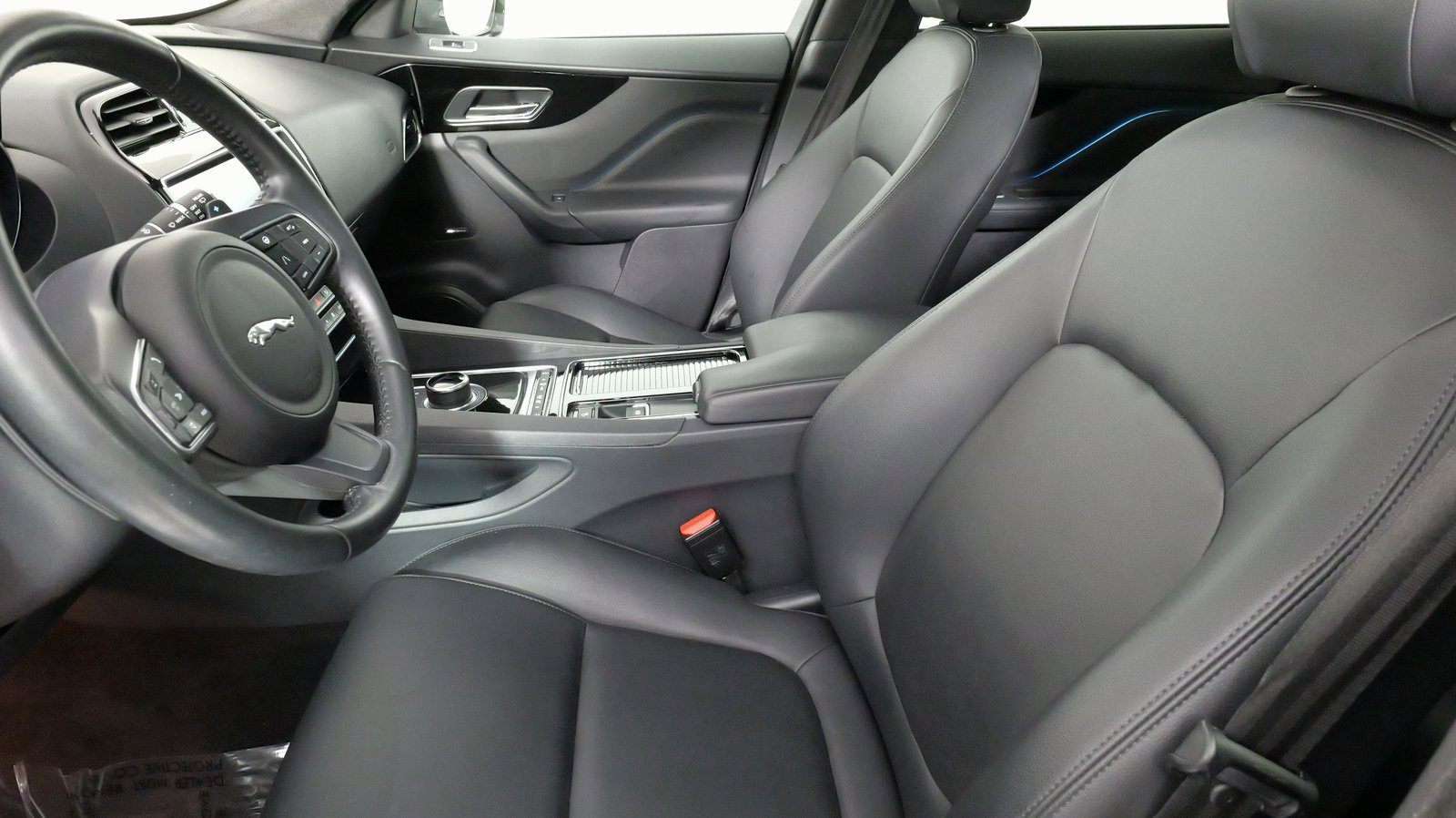 Used 2020 Jaguar F-PACE Premium image 33