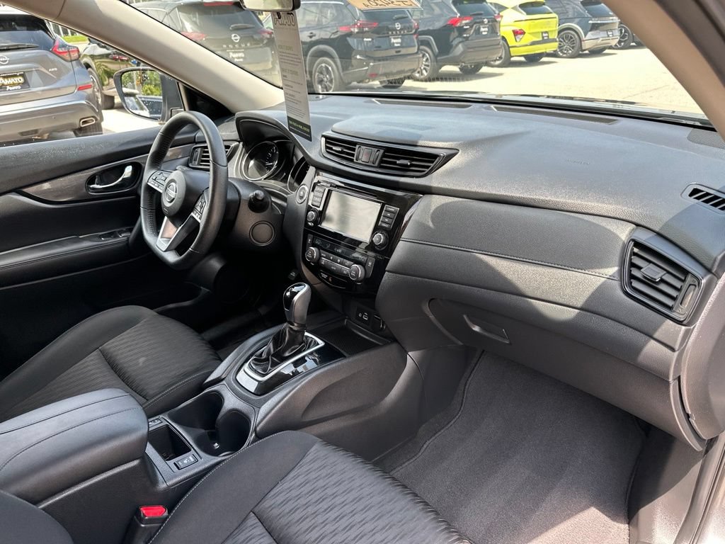 Used 2019 Nissan Rogue SV AWD/4WD image 18