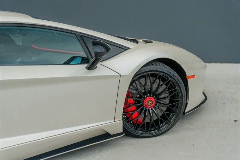 Used 2017 Lamborghini Aventador S image 20