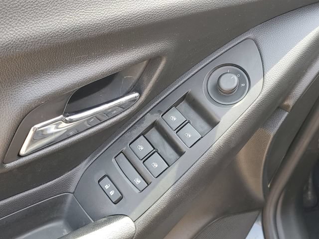 Used 2018 Chevrolet Trax LT w/ LT Convenience Package FWD image 21