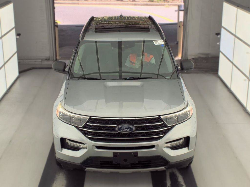 Used 2020 Ford Explorer XLT w/ Equipment Group 202A AWD/4WD image 2