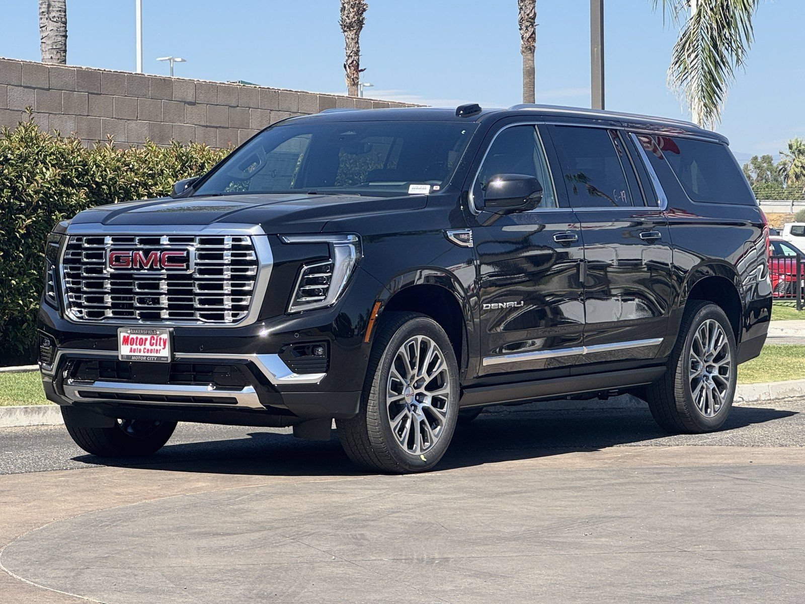 New 2026 GMC Yukon XL Denali w/ Denali Reserve Package AWD/4WD image 8