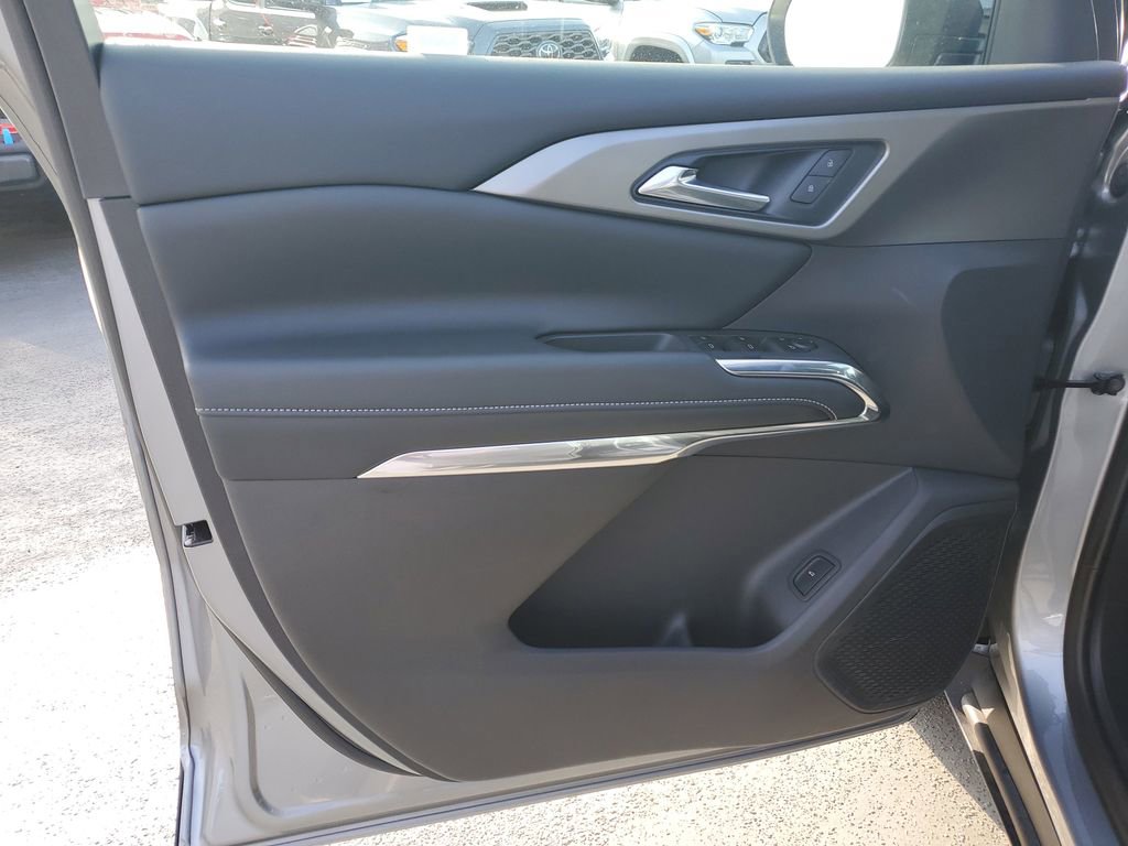 Used 2025 Chevrolet Traverse LT image 20