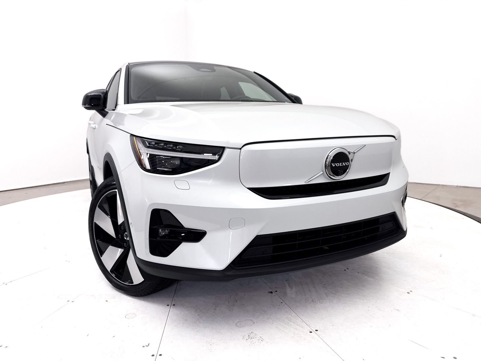 Used 2023 Volvo C40 P8 Recharge Ultimate AWD/4WD image 6