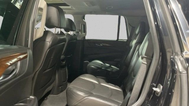 Used 2019 Cadillac Escalade Luxury image 11