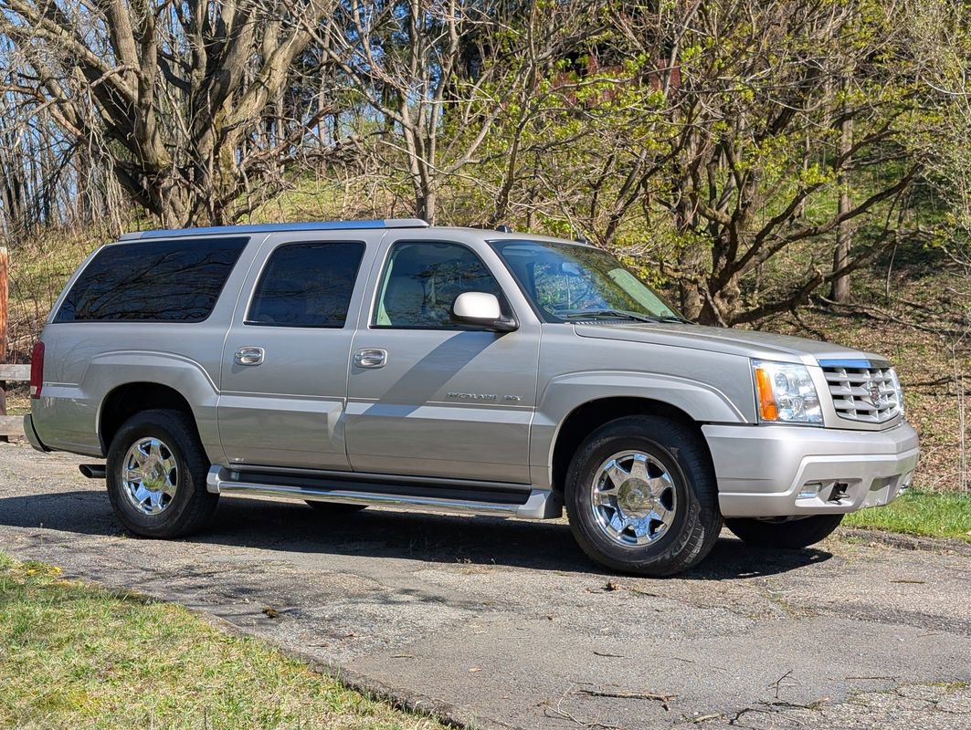Used 2004 Cadillac Escalade ESV AWD image 9