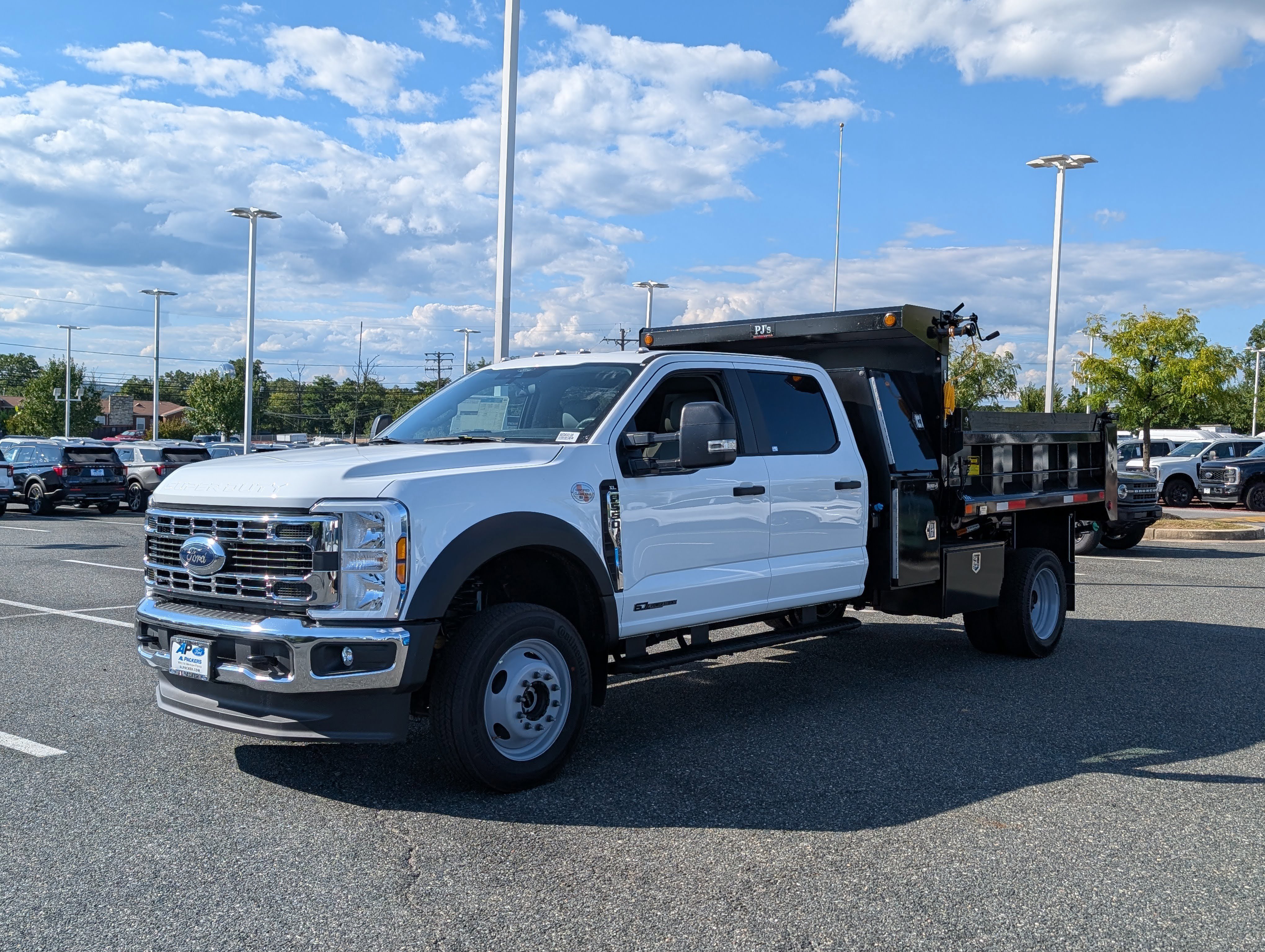 New 2025 Ford F550 4x4 Crew Cab image 5