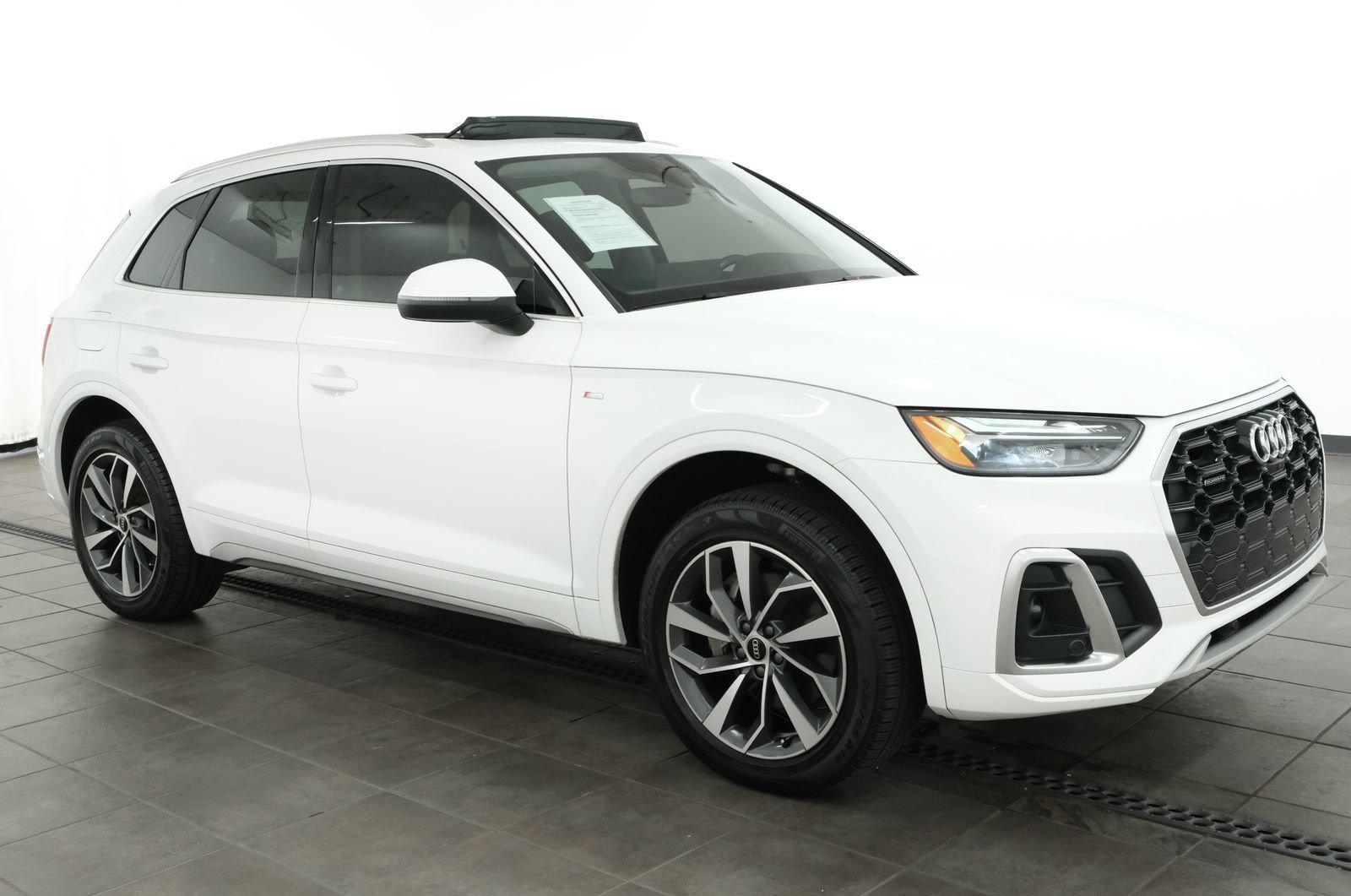 Used 2022 Audi Q5 2.0T Premium Plus w/ Premium Plus Package AWD/4WD image 8
