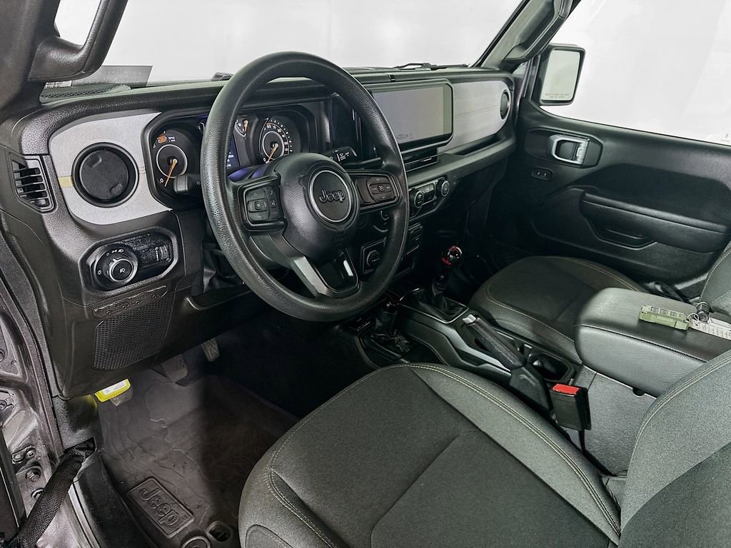 Used 2025 Jeep Wrangler Sport image 30