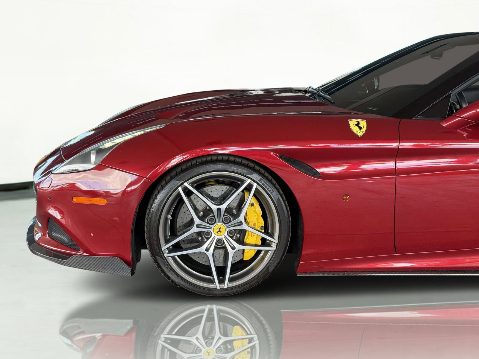 Used 2017 Ferrari California T image 11