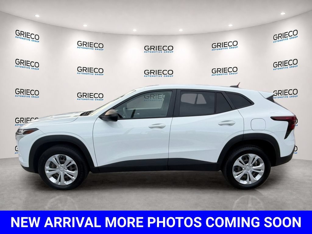 Used 2024 Chevrolet Trax LS FWD image 4