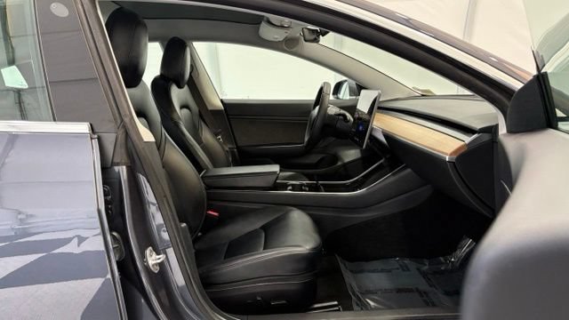 Used 2020 Tesla Model 3 Standard Range Plus RWD image 19