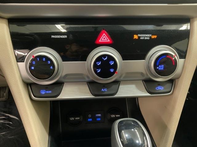 Used 2019 Hyundai Elantra SE FWD image 17