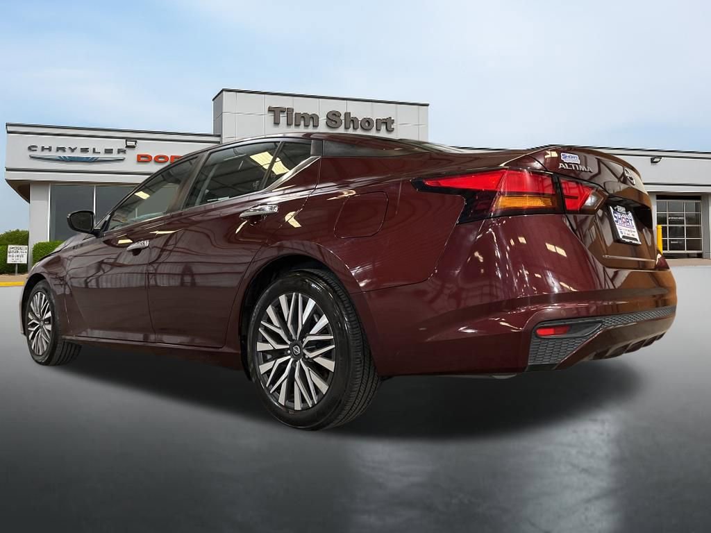 Used 2024 Nissan Altima 2.5 SV FWD image 11