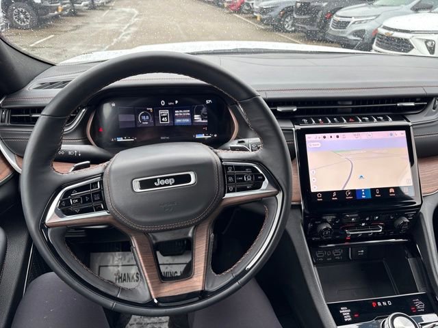 Used 2023 Jeep Grand Cherokee Summit w/ Luxury Tech Group V image 10