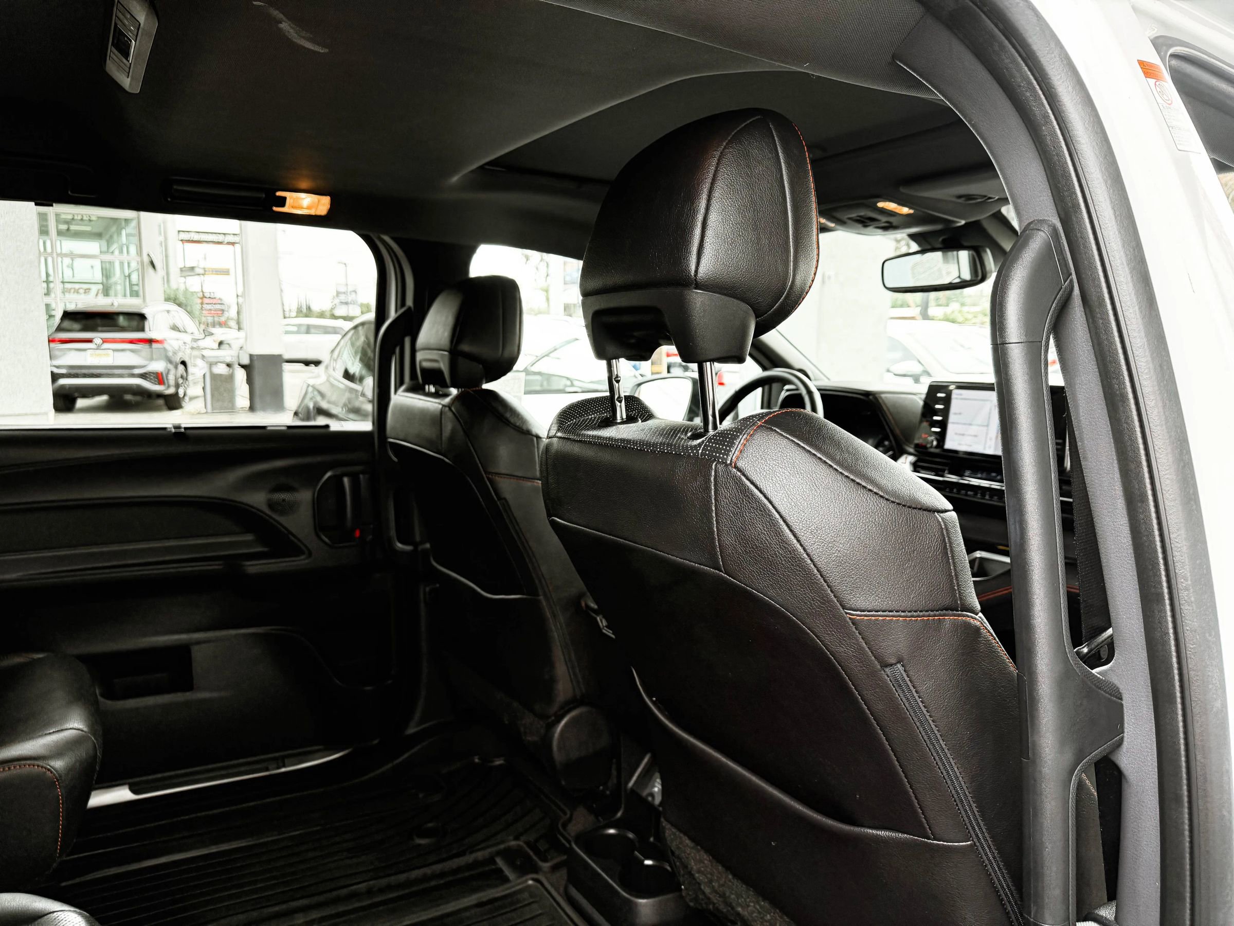 Used 2024 Toyota Sienna XSE w/ XSE Premium Package FWD image 31