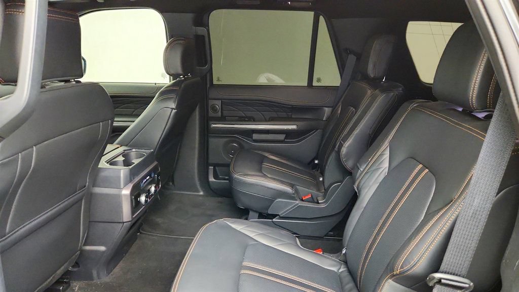 Used 2024 Ford Expedition Platinum AWD/4WD image 20
