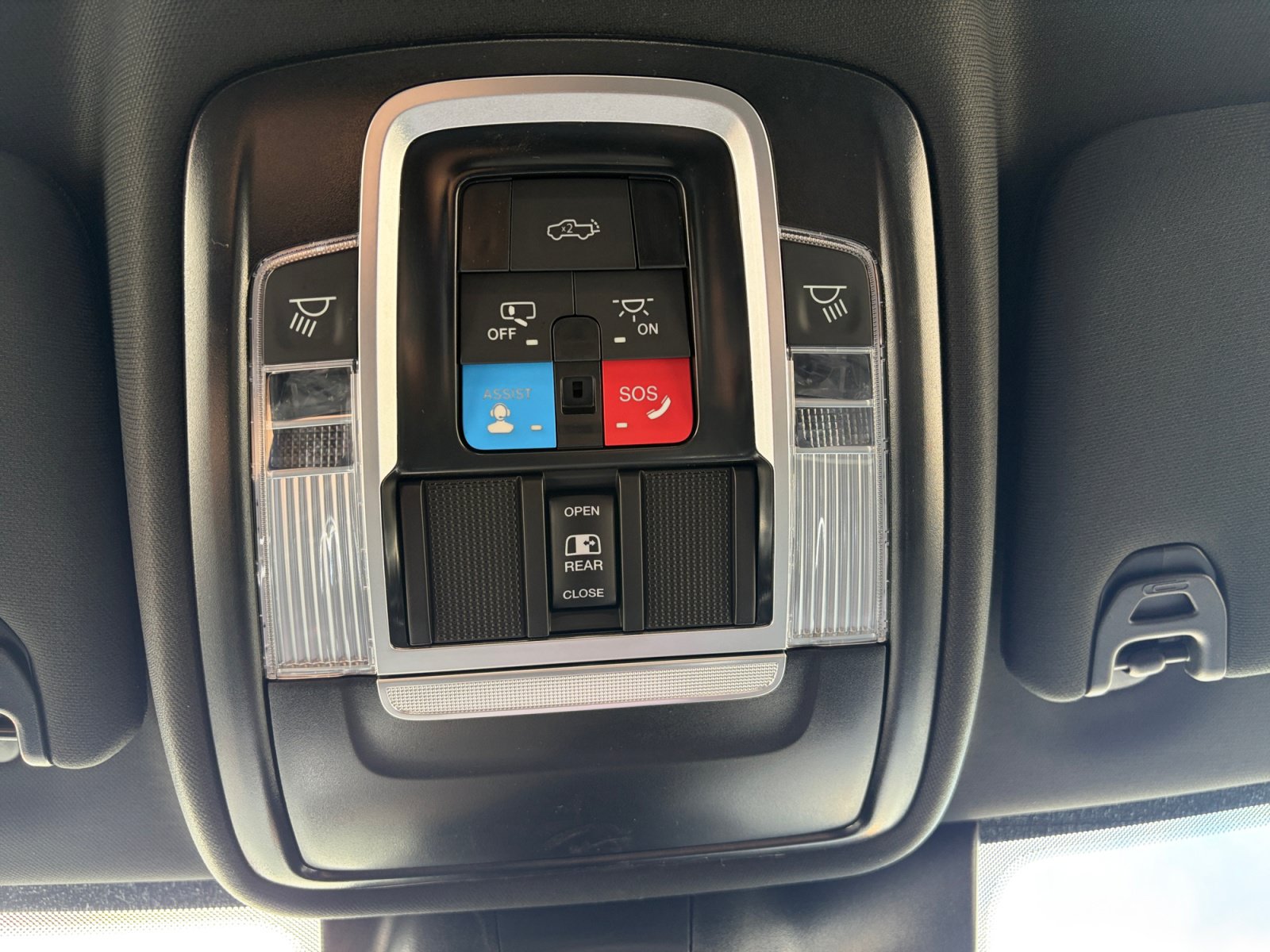 New 2026 RAM 3500 Laramie AWD/4WD image 27