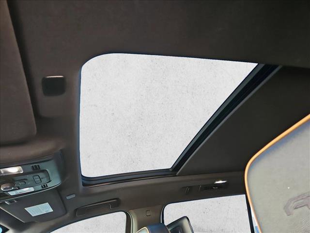 Used 2024 GMC Yukon XL AT4 w/ Technology Package image 16