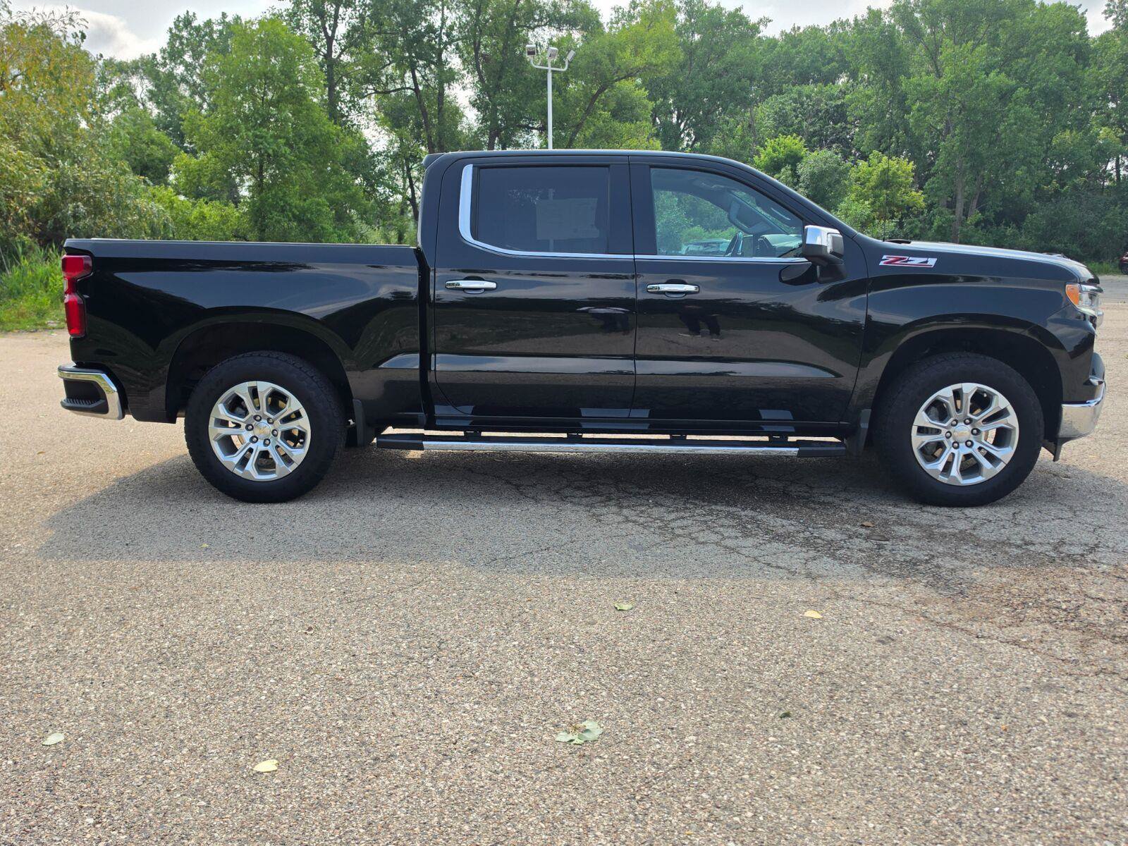 Used 2024 Chevrolet Silverado 1500 LTZ w/ Technology Package AWD/4WD image 3