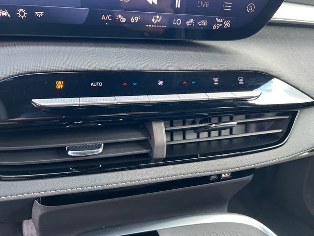 Certified 2025 Buick Enclave Preferred FWD image 33