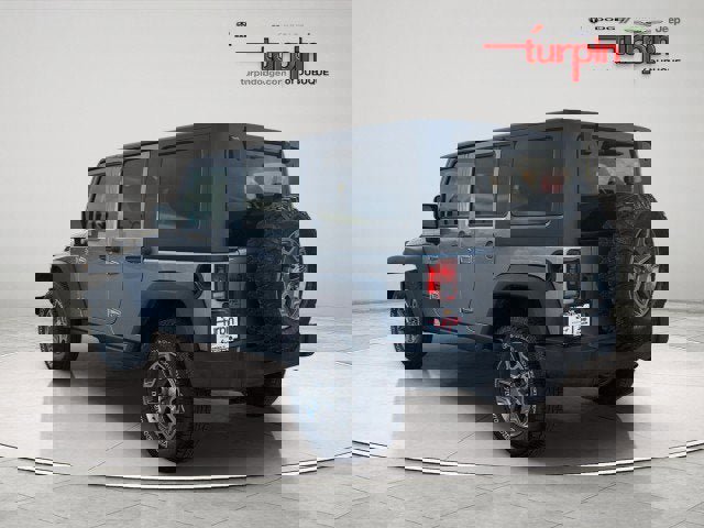 Used 2017 Jeep Wrangler Unlimited Rubicon w/ Cold Weather Group image 3