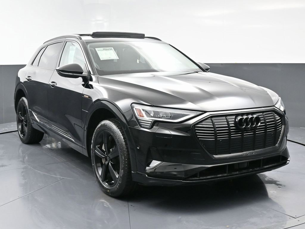 Used 2019 Audi e-tron Prestige w/ Prestige Package image 3