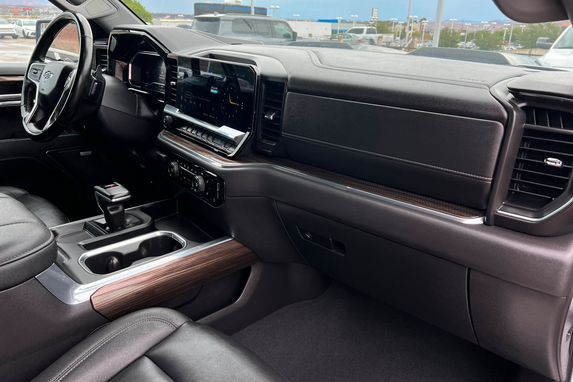 Used 2024 Chevrolet Silverado 1500 LT Trail Boss w/ Convenience Package II AWD/4WD image 24
