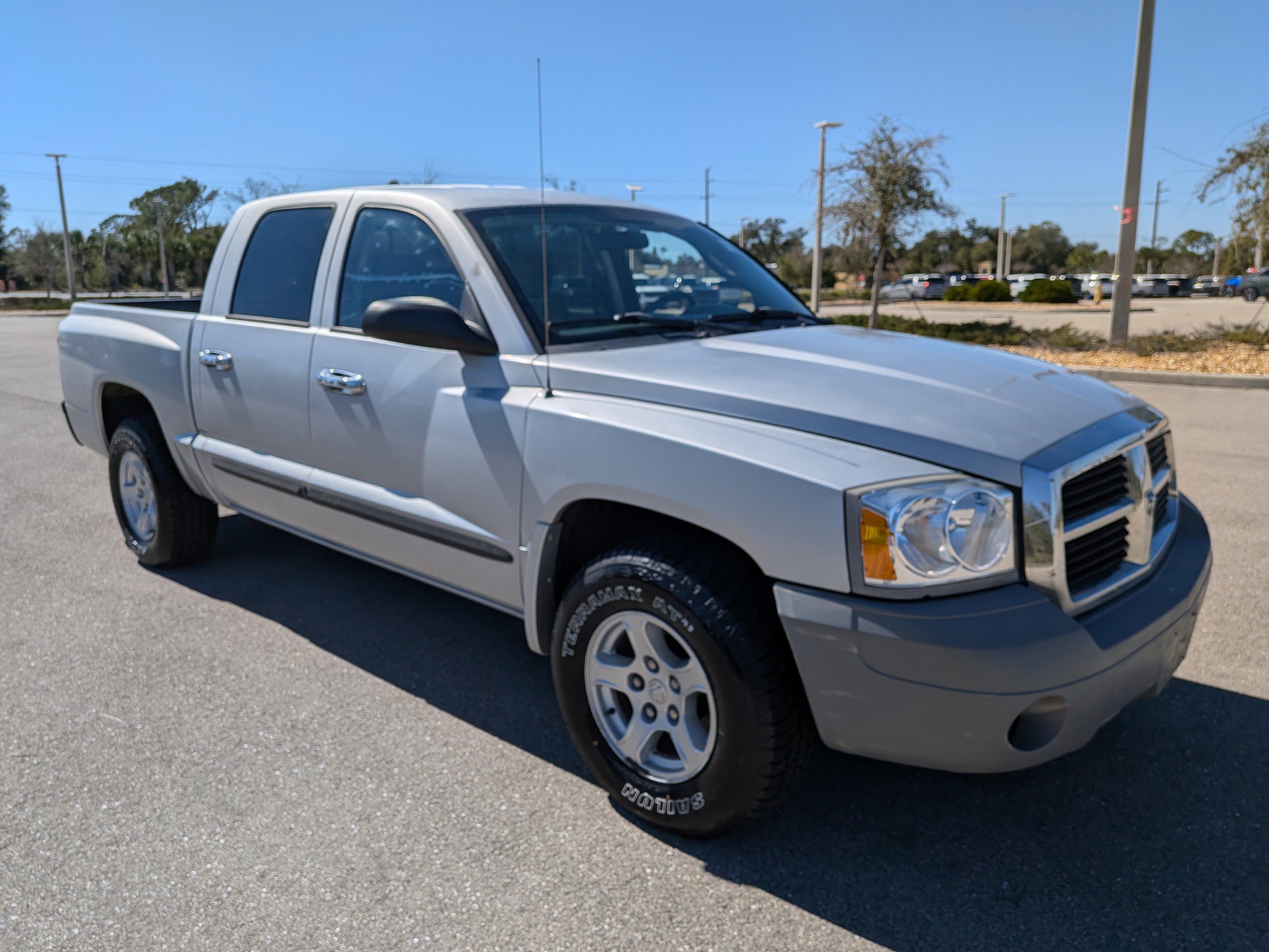 Used 2006 Dodge Dakota SLT image 2