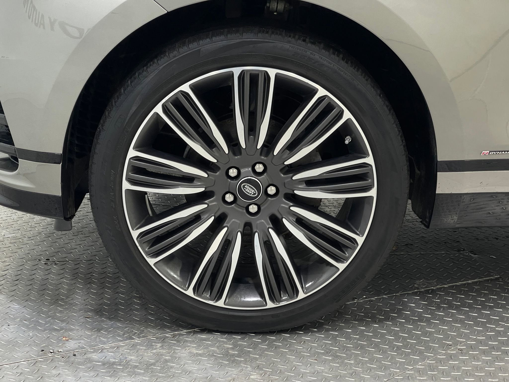 Used 2020 Land Rover Range Rover Velar R-Dynamic S image 35