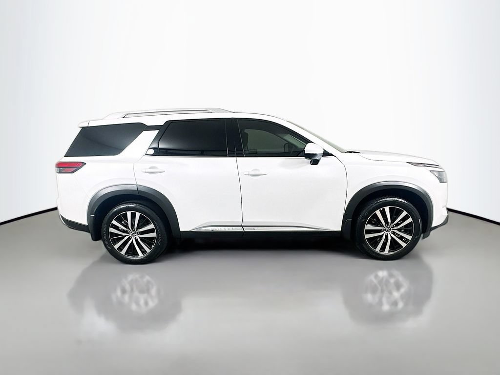 Used 2025 Nissan Pathfinder Platinum FWD image 4