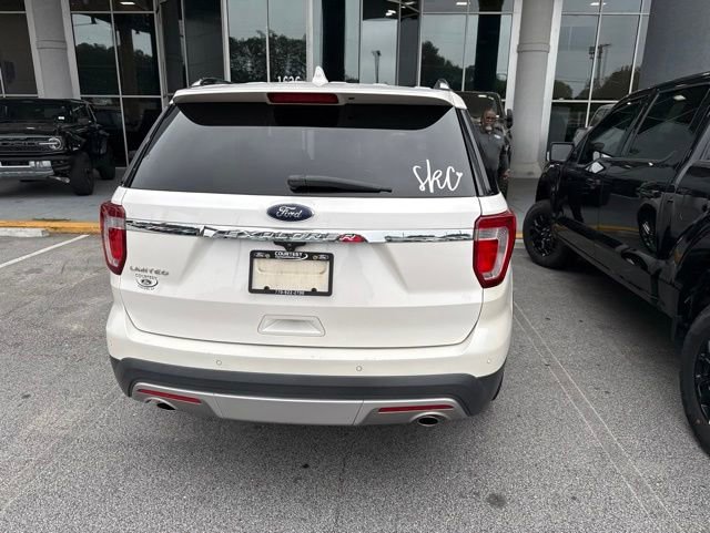 Used 2017 Ford Explorer Limited w/ Equipment Group 301A FWD image 10