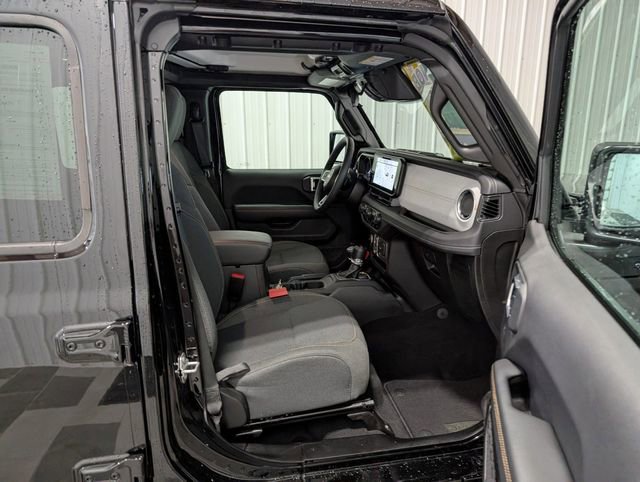 Used 2025 Jeep Wrangler Unlimited Sahara AWD/4WD image 26