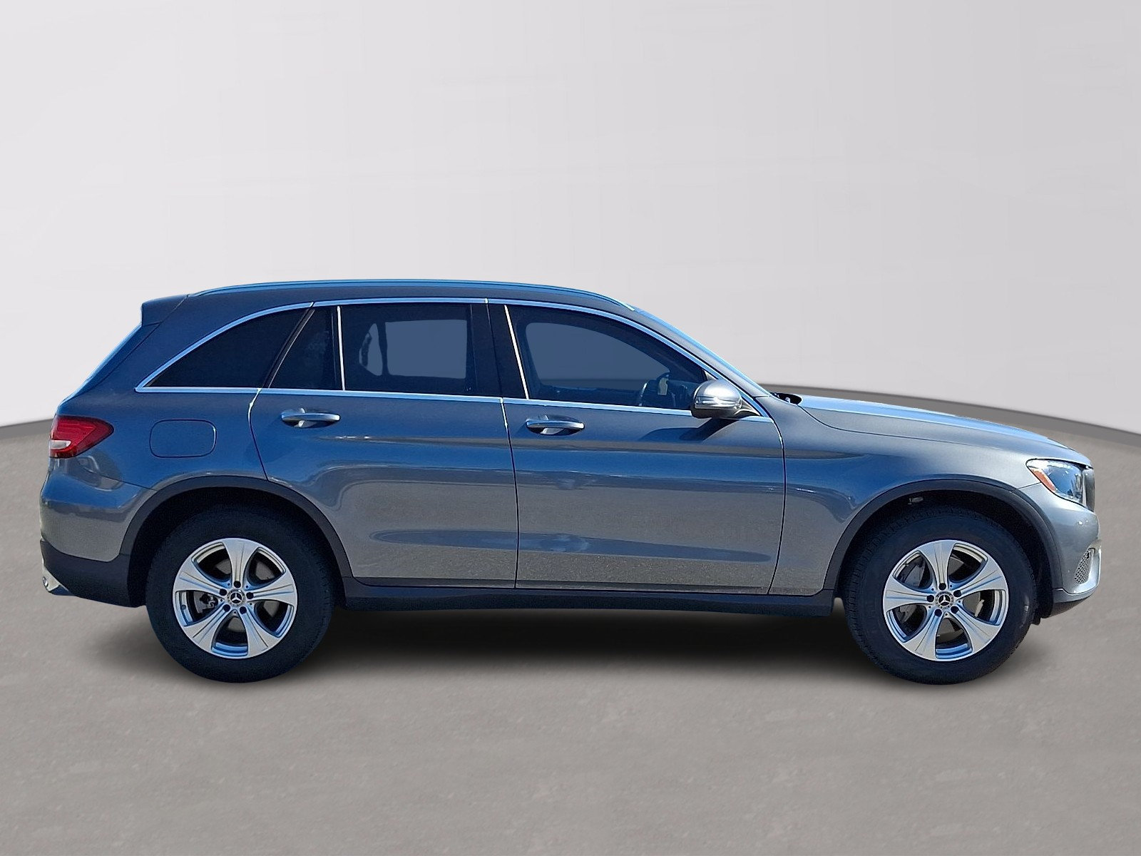 Used 2017 Mercedes-Benz GLC 300 4MATIC image 4