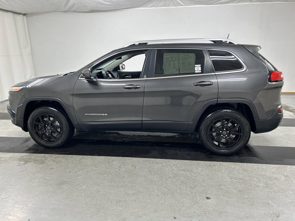 Used 2016 Jeep Cherokee Limited AWD/4WD image 6