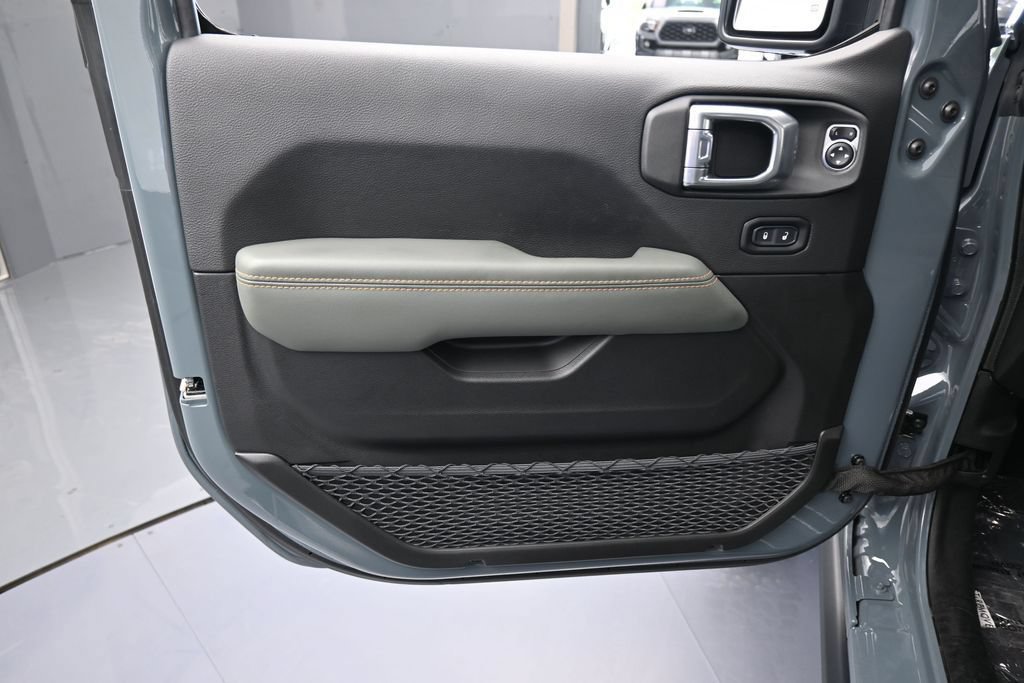 Used 2026 Jeep Gladiator Mojave AWD/4WD image 12