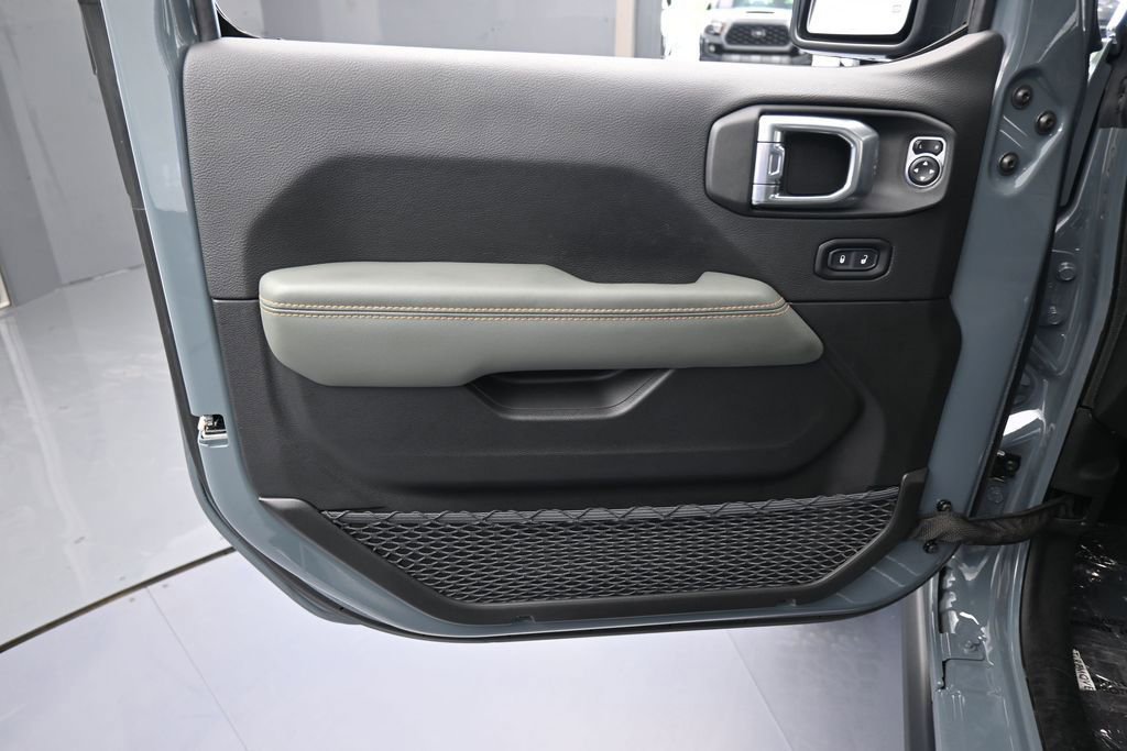 Used 2026 Jeep Gladiator Mojave AWD/4WD image 12