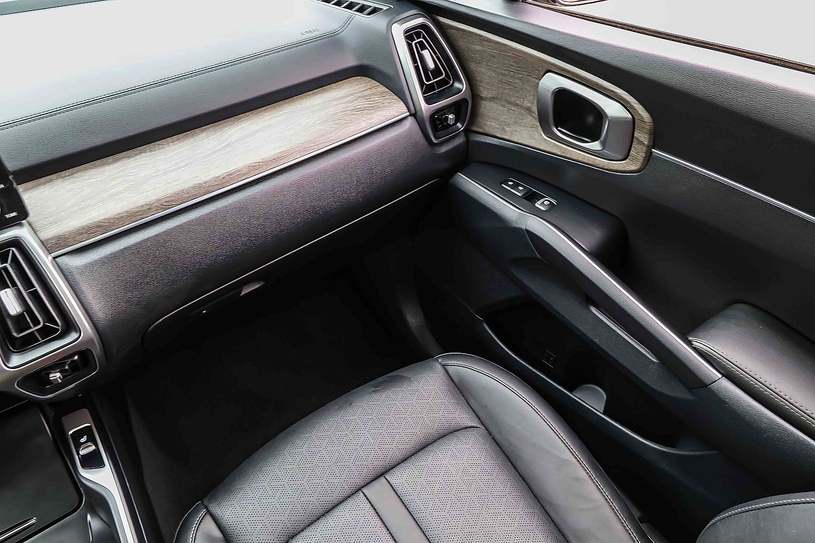 Certified 2023 Kia Sorento S w/ Panoramic Sunroof Package AWD/4WD image 17
